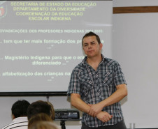 Encontro de Gestão Escolar com Caciques das Terras Indígenas do Paraná, na foto o coordenador da educação indígena da Secretaria da Educação, Dirceu José de Paula. 05-12-13.