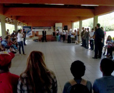 Parceria entre as secretarias da Educação, da Segurança Pública e de Justiça vai instalar postos de emissão de Carteira de Identidade em comunidades.
Londrina, 06/12/2013.
