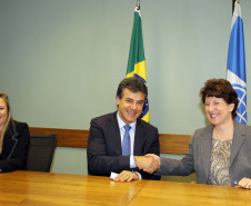 O governador Beto Richa assinou nesta quinta-feira (12/12), em Brasília, um contrato de financiamento com o Banco Mundial (Bird) que garante ao Estado o acesso a US$ 350 milhões (cerca de R$ 815 milhões) para investimentos em nove programas.