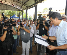 Beto Richa assinou nesta quinta-feira (12) ordens de serviço para as obras de construção de Centros Estaduais de Educação Profissional de Londrina e Ibiporã