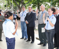 Secretário participa da fundação do primeiro grupo de escotismo de uma escola estadual. 