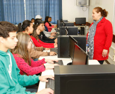 As escolas da rede estadual de educação começam na próxima semana, de 16 a 20 de dezembro, a distribuição de aulas para o ano letivo de 2014.