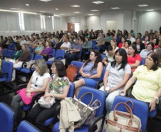 Programa de Desenvolvimento Educacional (PDE) reuniu professores dos 32 Núcleos Regionais de Educação em oito instituições de Ensino Superior diferentes.