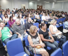 Programa de Desenvolvimento Educacional (PDE) reuniu professores dos 32 Núcleos Regionais de Educação em oito instituições de Ensino Superior diferentes.