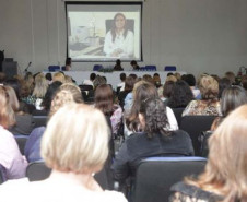 Programa de Desenvolvimento Educacional (PDE) reuniu professores dos 32 Núcleos Regionais de Educação em oito instituições de Ensino Superior diferentes.