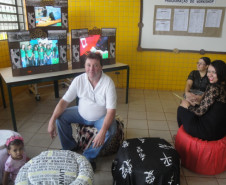 A reciclagem de pneus tornou-se tema de projeto no Colégio Estadual Helena Kolody, em Sarandi. A proposta envolveu as disciplinas de arte e de filosofia. 