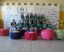 A reciclagem de pneus tornou-se tema de projeto no Colégio Estadual Helena Kolody, em Sarandi. A proposta envolveu as disciplinas de arte e de filosofia. 