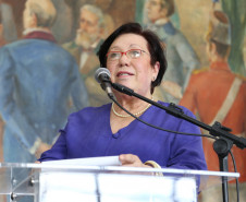 A valorização da história do Paraná será tema de educação e cultura em 2014. Parcerias com a Academia Paranaense de Letras (APL) foram assinadas nesta quinta. <br />
<br />
Veja mais fotos em: <a href=" http://www.flickr.com/photos/flavioarns/sets/72157638833448963/" target="_blank"> http://www.flickr.com/photos/flavioarns </a>