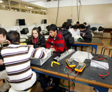 CEEP Curitiba - Centro Estadual de Educacão Profissional de Curitiba. 26-11-13.