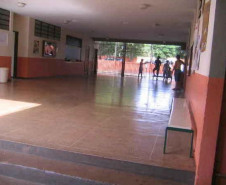 Cada unidade deverá atender até 900 alunos, com espaços para salas de aula, bibliotecas, banheiros e dependências administrativas.
