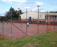 Cada unidade deverá atender até 900 alunos, com espaços para salas de aula, bibliotecas, banheiros e dependências administrativas.