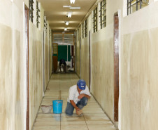 No Colégio Estadual Tancredo Neves, em Colombo, também foi criada uma comissão para acompanhar os andamentos das obras. A reforma do refeitório, salas de aula, banheiros deve ficar pronta até o início das aulas.