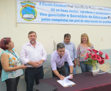 Ele assinou a ordem de serviço para reconstrução da Escola Estadual Professora Hercília de Paula e Silva, em Carlópolis, no Norte do estado.