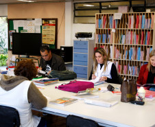 Nos registros preliminares, constam 899.335 alunos da educação básica, que abrange os ensinos fundamental, médio e profissional. Foto do Colégio Estadual Benedito João Cordeiro, em Curitiba, 2013.