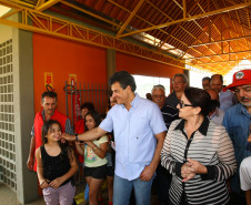 Beto Richa estará em Sarandi, no Noroeste, para, junto com o vice-governador e secretário da Educação, Flávio Arns, entregar o novo prédio do Colégio Estadual Jardim Universitário, com capacidade para 2 mil estudantes. Na foto, inauguração da Escola Estadual do Campo José Marti, no Assentamento 8 de Abril. Jardim Alegrei/PR, 30.11.2013.