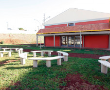 O novo prédio do Colégio Estadual Jardim Universitário, de Sarandi, que será inaugurado pelo governador, às 10 horas, fica na avenida Conceição Aparecida Magalhães, 673, no bairro Parque Alvamar II