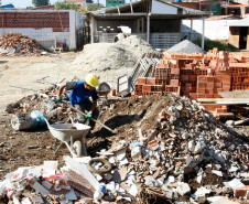 Volta às aulas no Colégio Estadual Yvone Pimentel em Curitiba. 10-02-14.