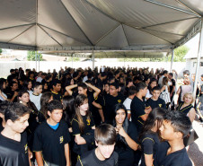 Volta às aulas no Colégio Estadual Yvone Pimentel em Curitiba. 10-02-14.