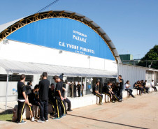 Volta às aulas no Colégio Estadual Yvone Pimentel em Curitiba. 10-02-14.