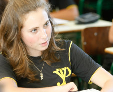 Volta às aulas no Colégio Estadual Yvone Pimentel em Curitiba. 10-02-14.