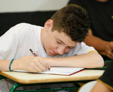 Volta às aulas no Colégio Estadual Yvone Pimentel em Curitiba. 10-02-14.