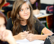 Volta às aulas no Colégio Estadual Yvone Pimentel em Curitiba. 10-02-14.