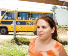 APAE de Campina Grande do Sul recebe ônibus adaptado, na foto Silerne Aparecida Faria. 11-02-14.