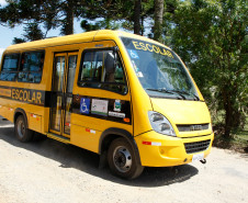 APAE de Campina Grande do Sul recebe ônibus adaptado. 11-02-14.