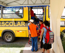 APAE de Campina Grande do Sul recebe ônibus adaptado. 11-02-14. 