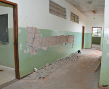 Os longos anos de espera dos alunos e professores da Escola Estadual Humberto Alencar Castelo Branco, no município de Guairaçá, no Noroeste, chegaram ao fim. Na próxima semana começam as obras de revitalização e ampliação da escola, que atenderá 840 alunos, o dobro da capacidade atual.