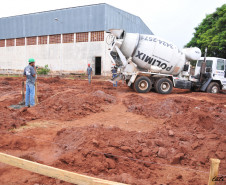 Os longos anos de espera dos alunos e professores da Escola Estadual Humberto Alencar Castelo Branco, no município de Guairaçá, no Noroeste, chegaram ao fim. Na próxima semana começam as obras de revitalização e ampliação da escola, que atenderá 840 alunos, o dobro da capacidade atual.