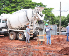Os longos anos de espera dos alunos e professores da Escola Estadual Humberto Alencar Castelo Branco, no município de Guairaçá, no Noroeste, chegaram ao fim. Na próxima semana começam as obras de revitalização e ampliação da escola, que atenderá 840 alunos, o dobro da capacidade atual.