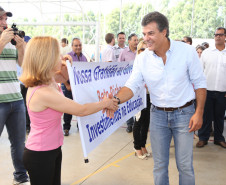 O governador Beto Richa, junto com o vice-governador e secretário estadual da Educação, Flávio Arns, entregou nesta quinta-feira (13) o novo prédio do Colégio Estadual Albano Martins, na comunidade de Pinhal Preto, em Reserva, região Central do Estado.<br/>
<br />
Veja mais fotos em: <a href="http://www.flickr.com/photos/flavioarns/sets/72157640951268313/" target="_blank">http://www.flickr.com/photos/flavioarns/</a>