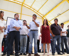 O governador Beto Richa, junto com o vice-governador e secretário estadual da Educação, Flávio Arns, entregou nesta quinta-feira (13) o novo prédio do Colégio Estadual Albano Martins, na comunidade de Pinhal Preto, em Reserva, região Central do Estado.<br/>
<br />
Veja mais fotos em: <a href="http://www.flickr.com/photos/flavioarns/sets/72157640951268313/" target="_blank">http://www.flickr.com/photos/flavioarns/</a>