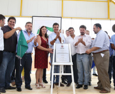O governador Beto Richa, junto com o vice-governador e secretário estadual da Educação, Flávio Arns, entregou nesta quinta-feira (13) o novo prédio do Colégio Estadual Albano Martins, na comunidade de Pinhal Preto, em Reserva, região Central do Estado.<br/>
<br />
Veja mais fotos em: <a href="http://www.flickr.com/photos/flavioarns/sets/72157640951268313/" target="_blank">http://www.flickr.com/photos/flavioarns/</a>