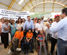 O governador Beto Richa, junto com o vice-governador e secretário estadual da Educação, Flávio Arns, entregou nesta quinta-feira (13) o novo prédio do Colégio Estadual Albano Martins, na comunidade de Pinhal Preto, em Reserva, região Central do Estado.<br/>
<br />
Veja mais fotos em: <a href="http://www.flickr.com/photos/flavioarns/sets/72157640951268313/" target="_blank">http://www.flickr.com/photos/flavioarns/</a>