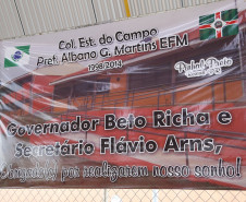 O governador Beto Richa, junto com o vice-governador e secretário estadual da Educação, Flávio Arns, entregou nesta quinta-feira (13) o novo prédio do Colégio Estadual Albano Martins, na comunidade de Pinhal Preto, em Reserva, região Central do Estado.<br/>
<br />
Veja mais fotos em: <a href="http://www.flickr.com/photos/flavioarns/sets/72157640951268313/" target="_blank">http://www.flickr.com/photos/flavioarns/</a>