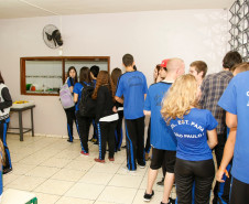 Merenda escolar no Colégio Estadual João Paulo I. 25-02-14.