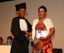 Alunos das comunidades caingangue e guarani foram diplomados como técnicos em Agropecuária. Curso é inédito no sul do Brasil. <br />
<br />
Veja mais fotos em: <a href=" http://www.flickr.com/photos/flavioarns/sets/72157641545233214/with/12786897914/" target="_blank"> http://www.flickr.com/photos/flavioarns </a>