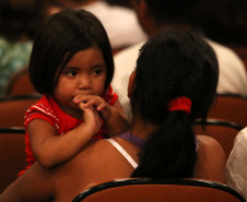 Alunos das comunidades caingangue e guarani foram diplomados como técnicos em Agropecuária. Curso é inédito no sul do Brasil. <br />
<br />
Veja mais fotos em: <a href=" http://www.flickr.com/photos/flavioarns/sets/72157641545233214/with/12786897914/" target="_blank"> http://www.flickr.com/photos/flavioarns </a>
