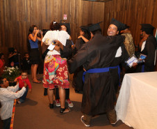 Alunos das comunidades caingangue e guarani foram diplomados como técnicos em Agropecuária. Curso é inédito no sul do Brasil. <br />
<br />
Veja mais fotos em: <a href=" http://www.flickr.com/photos/flavioarns/sets/72157641545233214/with/12786897914/" target="_blank"> http://www.flickr.com/photos/flavioarns </a>