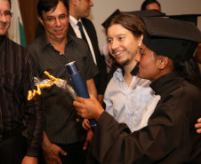 Alunos das comunidades caingangue e guarani foram diplomados como técnicos em Agropecuária. Curso é inédito no sul do Brasil. <br />
<br />
Veja mais fotos em: <a href=" http://www.flickr.com/photos/flavioarns/sets/72157641545233214/with/12786897914/" target="_blank"> http://www.flickr.com/photos/flavioarns </a>