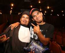 Alunos das comunidades caingangue e guarani foram diplomados como técnicos em Agropecuária. Curso é inédito no sul do Brasil. <br />
<br />
Veja mais fotos em: <a href=" http://www.flickr.com/photos/flavioarns/sets/72157641545233214/with/12786897914/" target="_blank"> http://www.flickr.com/photos/flavioarns </a>