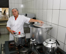 Além do forno, o colégio também recebeu um novo fogão industrial.