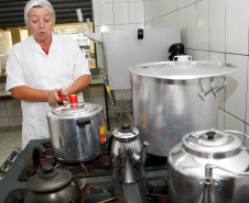 Além do forno, o colégio também recebeu um novo fogão industrial.