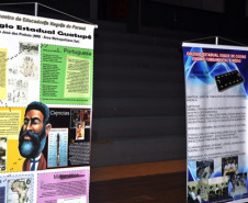 Professores, pedagogos e funcionários que atuam nas escolas da rede pública discutem propostas para valorizar a contribuição de negros e afrodescendentes na formação do Brasil.