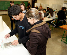 24-06-13 - Colégio Estadual Homero Batista de Barros, laboratório de curso técnico em meio ambiente.