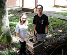 Colégio Estadual Paulo Leminski, ensino profissionalizante,  na foto Debora Barbosa e Halef dos Santos. 06-03-14.  
