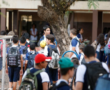 Colégio Estadual Souza Naves, em Rolândia. 10-03-14.