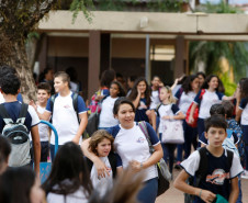 Colégio Estadual Souza Naves, em Rolândia. 10-03-14.